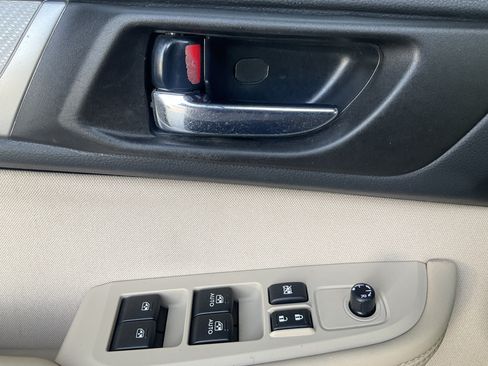 Used 2018 Subaru Outback 2.5i Premium AWD/4WD image 26