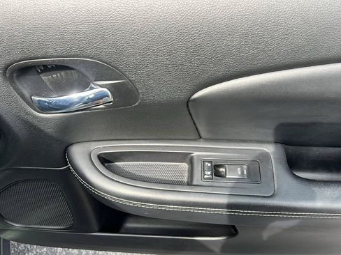 Used 2011 Chrysler 200 Limited FWD image 10