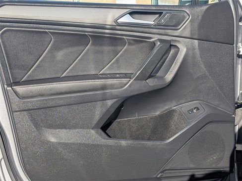 Used 2024 Volkswagen Tiguan SE image 11