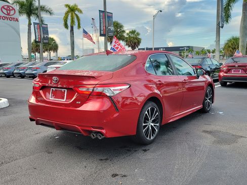 Used 2020 Toyota Camry SE FWD image 12