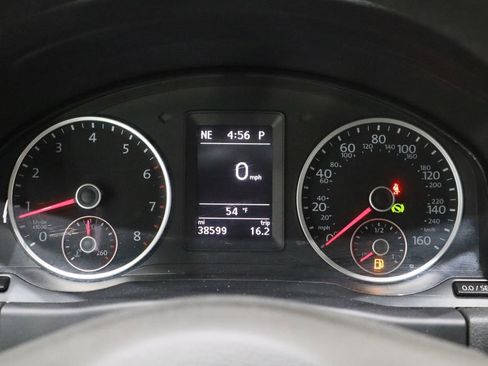 Used 2015 Volkswagen Tiguan S image 11