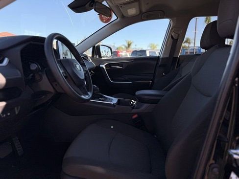 Used 2025 Toyota RAV4 XLE image 16