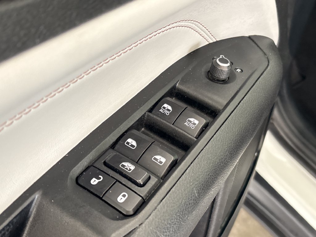 Used 2025 Jeep Compass Limited AWD/4WD image 13