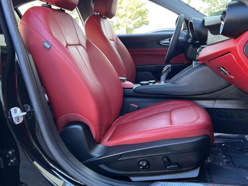Used 2019 Alfa Romeo Giulia image 38
