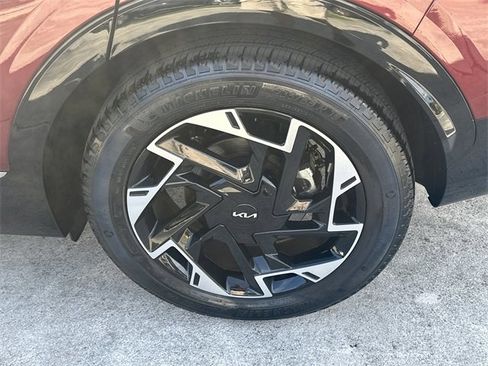 Certified 2025 Kia Sportage SX image 16