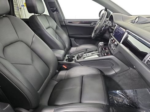 Certified 2026 Porsche Macan AWD/4WD image 27