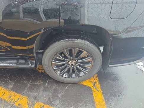 Used 2022 Lexus GX 460 Premium w/ Accessory Package image 11