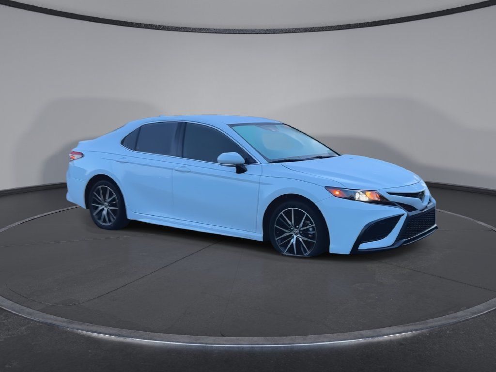 Used 2024 Toyota Camry SE FWD image 2