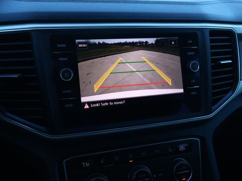 Used 2018 Volkswagen Atlas SE w/ R-Line Package image 25