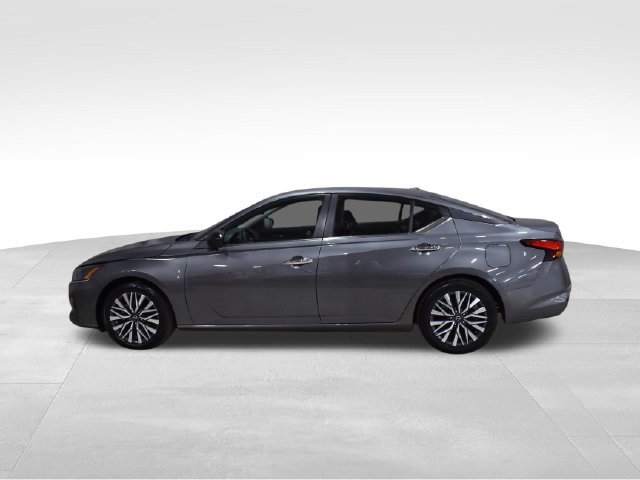 Used 2025 Nissan Altima 2.5 SV FWD image 6