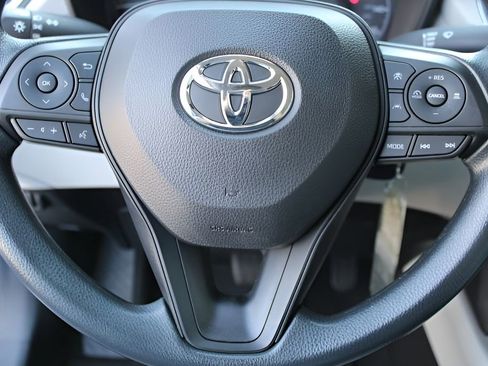 Used 2023 Toyota Corolla Cross L image 11