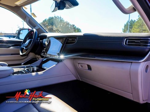 Used 2022 Jeep Wagoneer Series II image 13