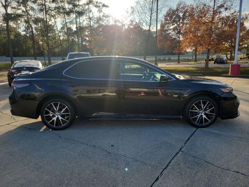 Certified 2022 Toyota Camry SE image 8