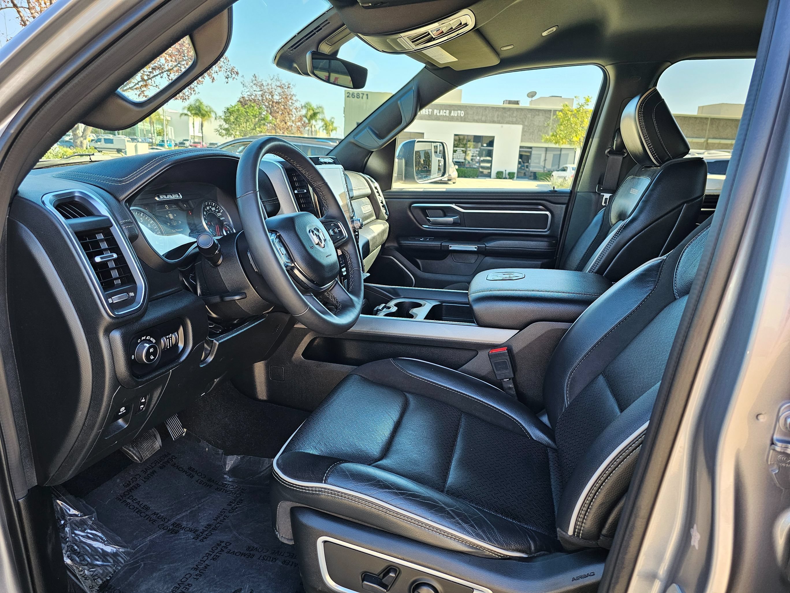 Used 2025 RAM 1500 Laramie AWD/4WD image 16