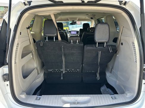 Used 2022 Chrysler Pacifica Touring-L FWD image 20