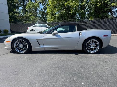Used 2005 Chevrolet Corvette Convertible w/ Preferred Equipment Group RWD image 4