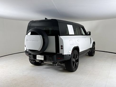 Used 2025 Land Rover Defender 110 X-Dynamic SE AWD/4WD image 5