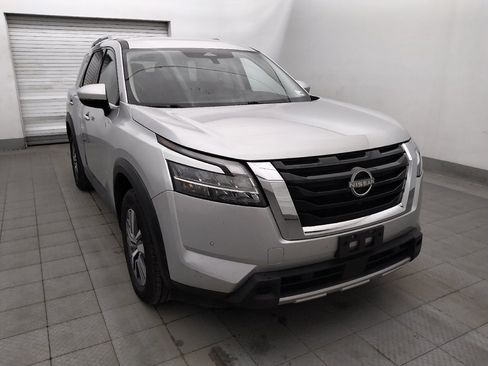 Used 2023 Nissan Pathfinder SL FWD image 13