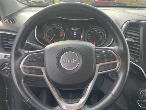 Used 2019 Jeep Cherokee Latitude Plus w/ Cold Weather Group image 16