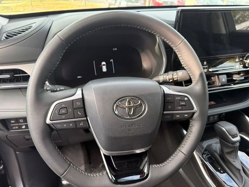 Used 2026 Toyota Highlander Limited AWD/4WD image 17