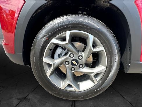 Used 2025 Chevrolet Trax LT w/ LT Convenience Package FWD image 14