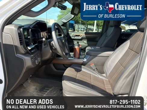 Used 2024 Chevrolet Silverado 2500 High Country w/ Technology Package AWD/4WD image 12
