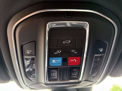 Used 2023 Jeep Grand Cherokee L Laredo AWD/4WD image 31