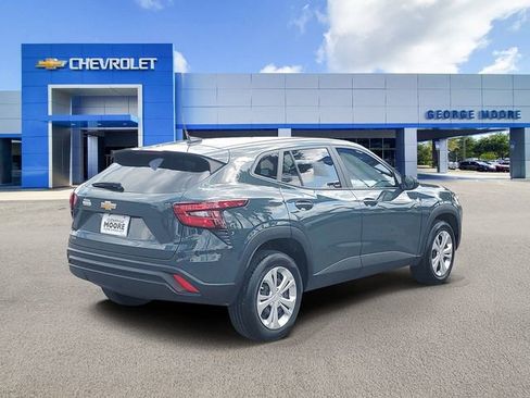 Used 2025 Chevrolet Trax LS image 4