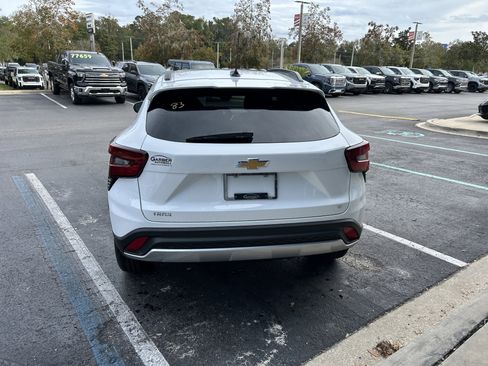 New 2025 Chevrolet Trax LT w/ Driver Confidence Package image 9