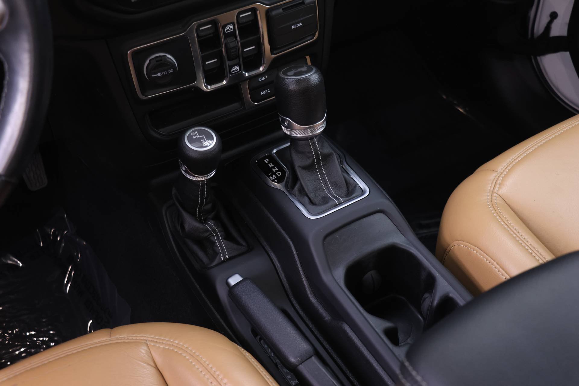 Used 2021 Jeep Wrangler Unlimited Sahara w/ LED Lighting Group AWD/4WD image 15