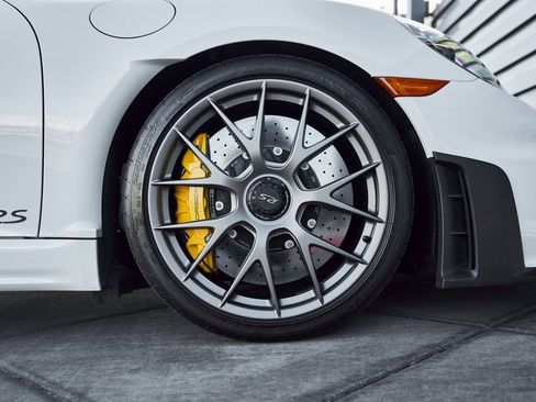 Used 2024 Porsche 718 Cayman GT4 RS w/ Weissach Package image 34