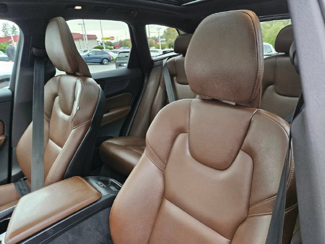 Certified 2023 Volvo XC60 B5 Plus w/ Climate Package AWD/4WD image 17