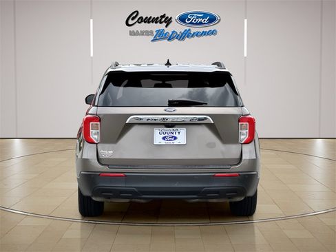 Used 2021 Ford Explorer XLT image 11