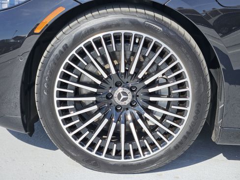 Used 2023 Mercedes-Benz EQS 580 4MATIC Sedan image 12