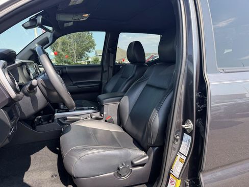 Used 2019 Toyota Tacoma Limited RWD image 10