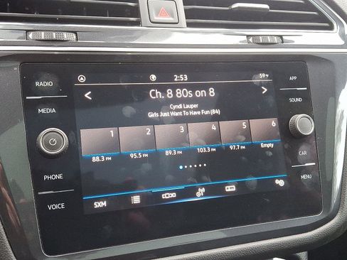 Used 2022 Volkswagen Tiguan SE w/ Panoramic Sunroof Package image 18