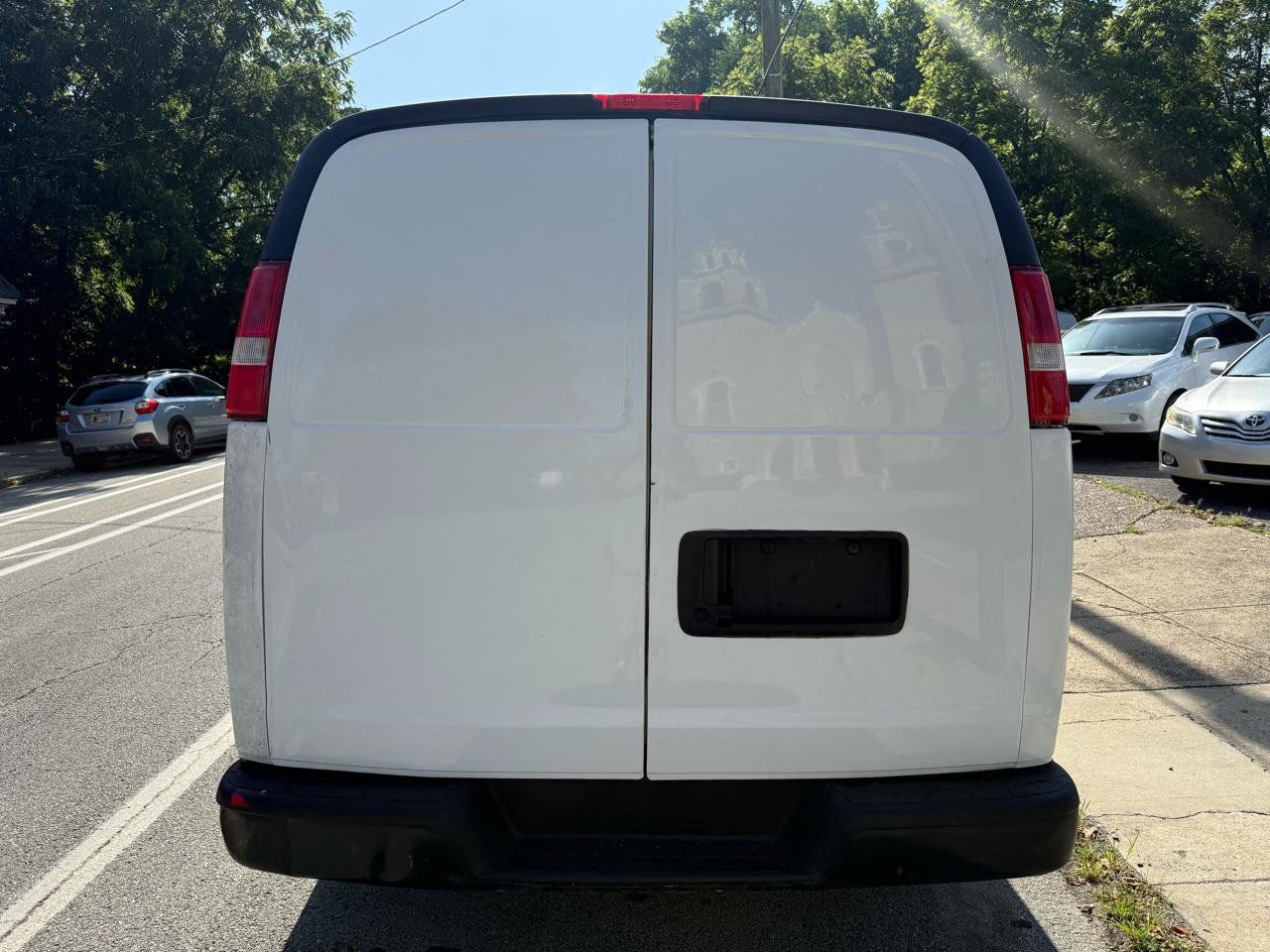 Used 2017 Chevrolet Express 2500 RWD image 4
