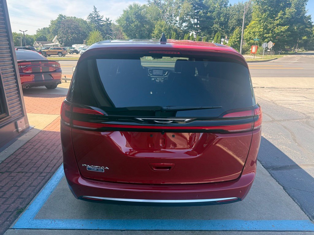 New 2027 Chrysler Pacifica Select FWD image 14