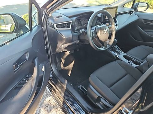 Used 2025 Toyota Corolla LE FWD image 6