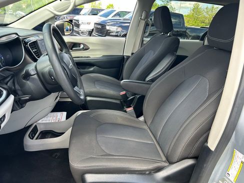 Used 2023 Chrysler Voyager LX FWD image 22