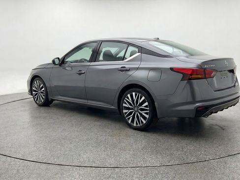 Used 2025 Nissan Altima 2.5 SV FWD image 6