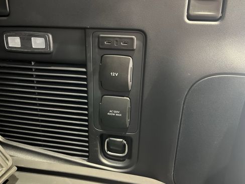 Used 2025 Ford Expedition Platinum image 12