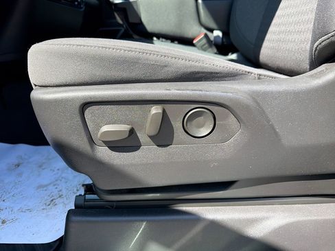 Used 2025 Chevrolet Silverado 1500 LT image 16