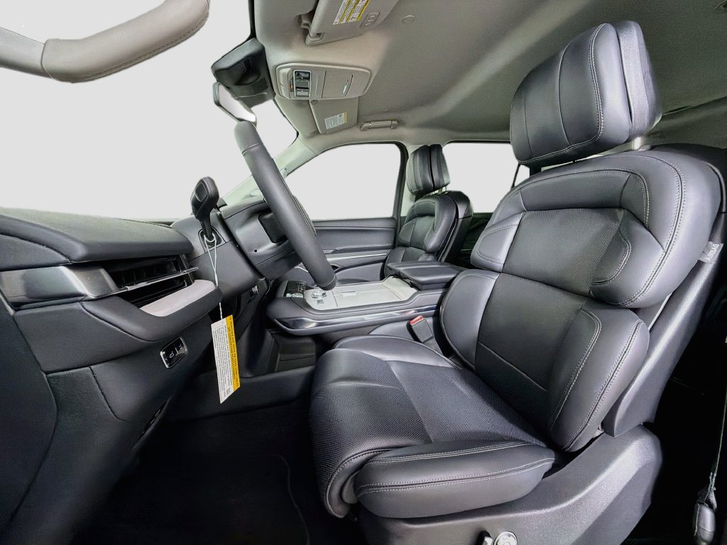 New 2026 Lincoln Navigator Premiere AWD/4WD image 22