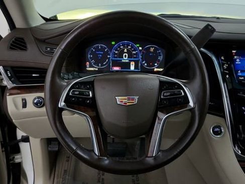 Used 2015 Cadillac Escalade Luxury image 14