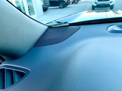 Used 2023 GMC Yukon SLT image 44