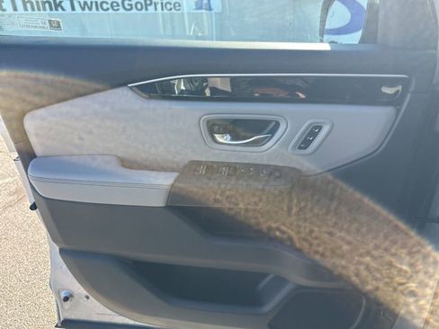 Certified 2025 Honda Pilot EX-L image 17