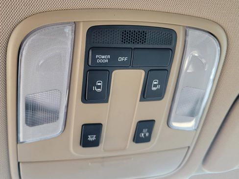 Used 2016 Kia Sedona LX w/ LX Convenience Package FWD image 30