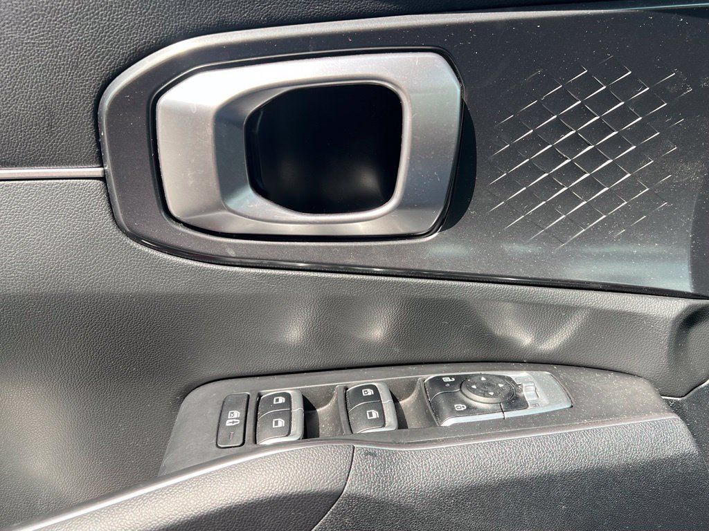 Used 2025 Kia Sorento LX FWD image 17