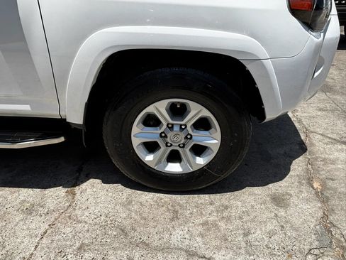 Used 2018 Toyota 4Runner SR5 RWD image 28